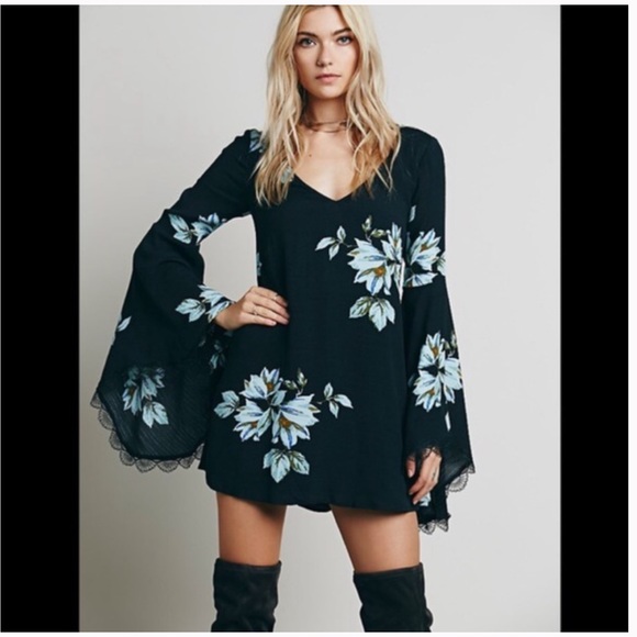 Free People Floral Navy Wanderer bell sleeve Mini dress Size XS - Picture 14 of 15